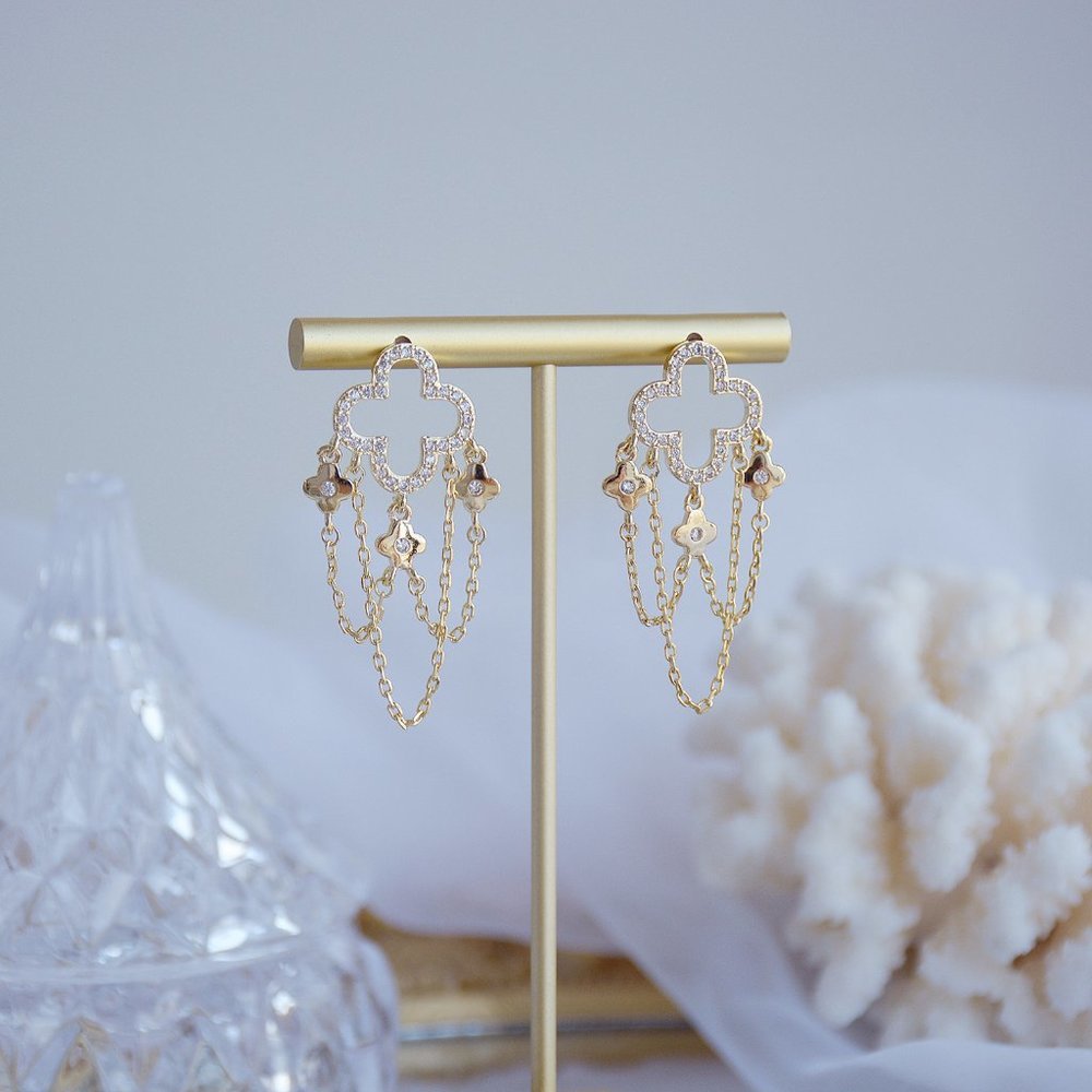 NEW 14K Gold Plated Diamond Clover Chain Earrings - Picture 3 of 5
